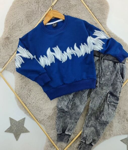 Ortada Alev Şeritli Takım