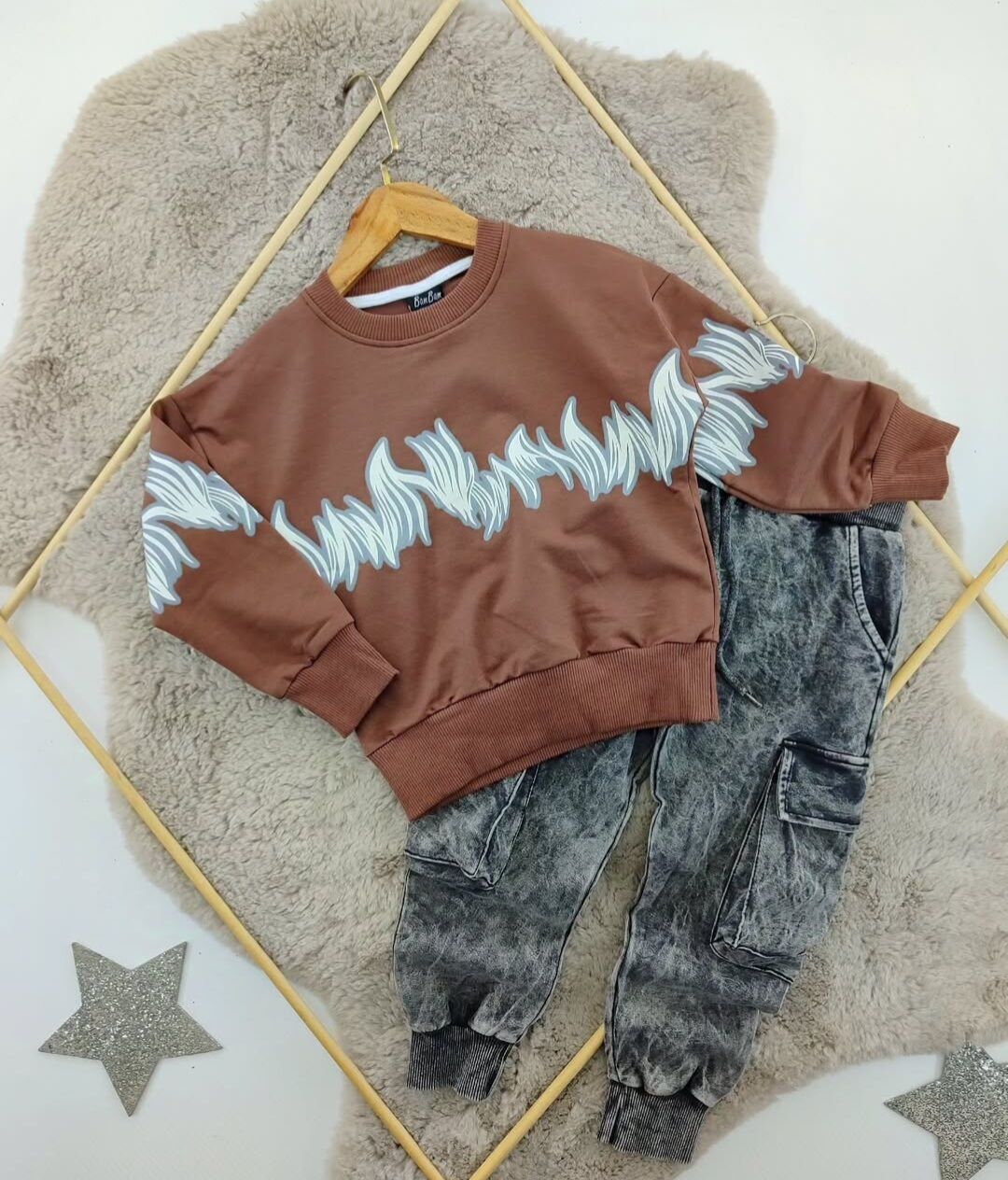 Ortada Alev Şeritli Takım