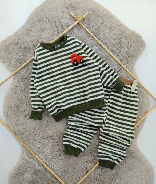 Çizgili Arabalı Takım