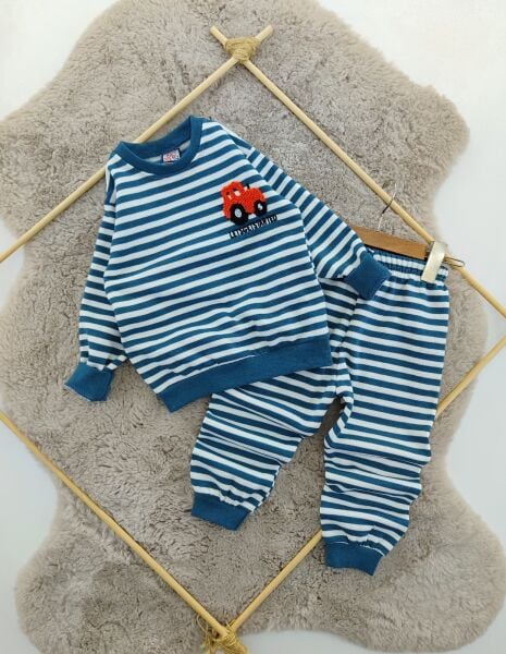 Çizgili Arabalı Takım