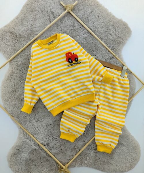 Çizgili Arabalı Takım