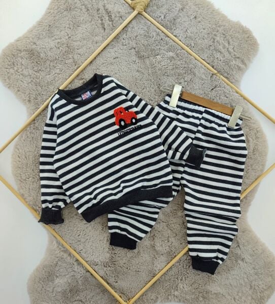 Çizgili Arabalı Takım