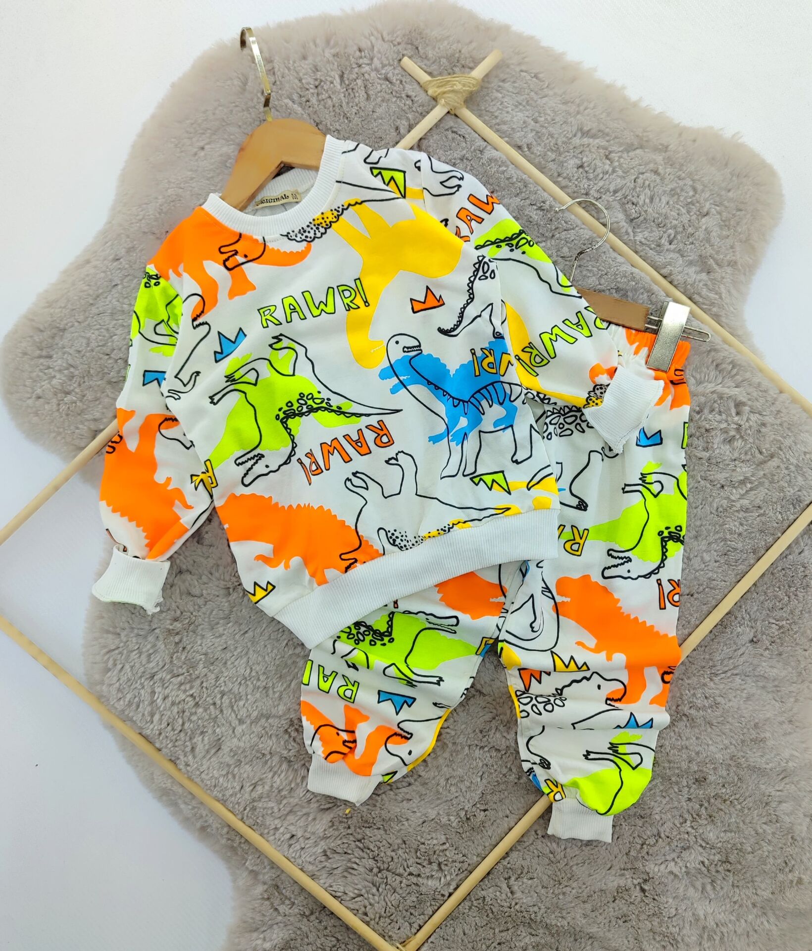 Dinazor pijama takımı