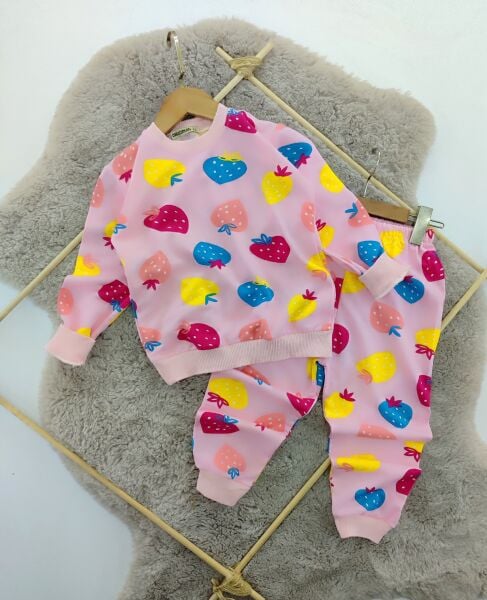 Çilek baskılı pijama takım