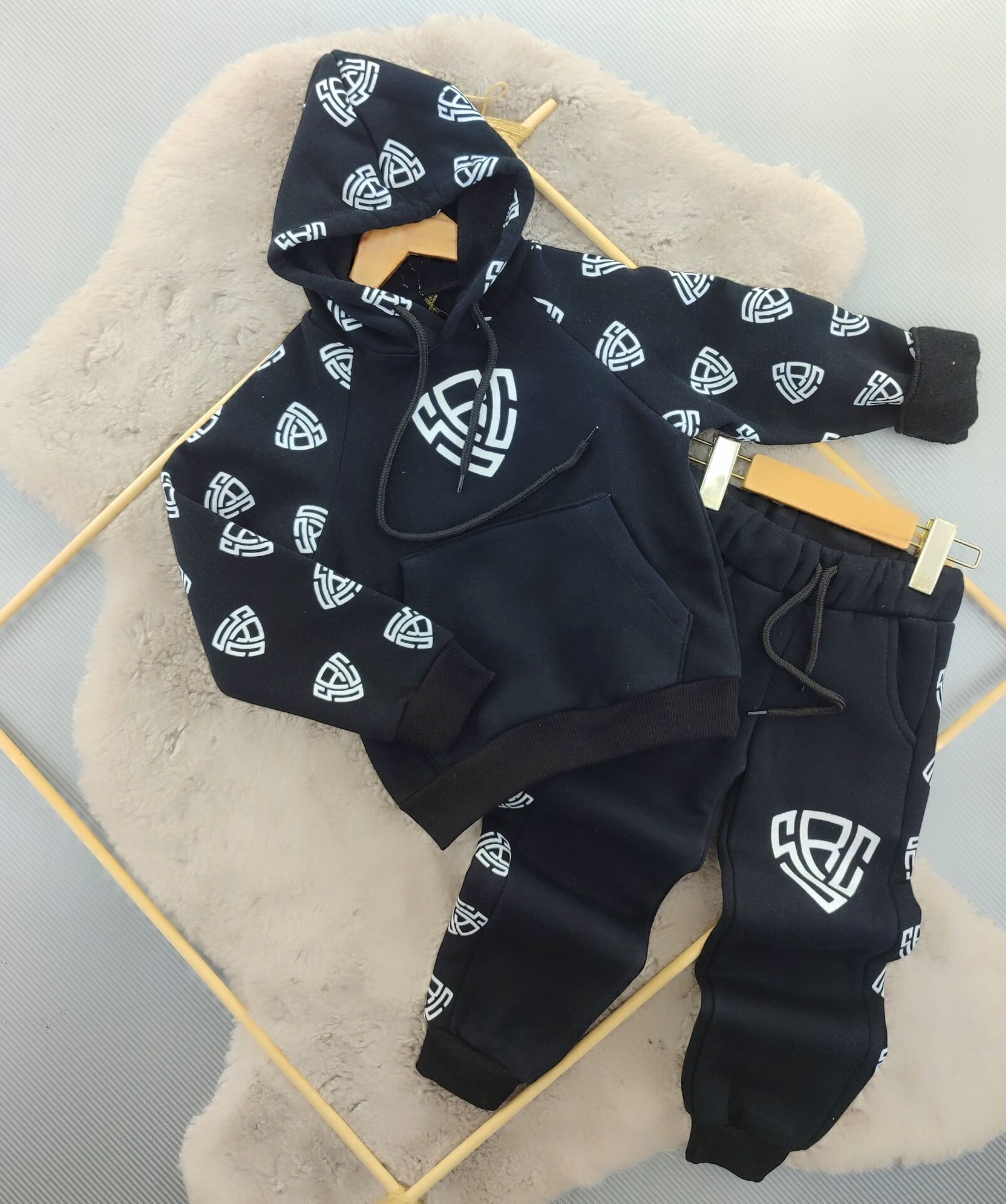 Kendinden desenli kapşonlu takım