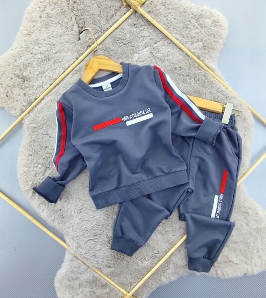 Kol şeritli erkek çocuk takım