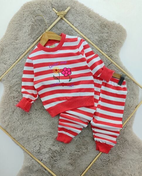 Orjinal çizgili papatya nakışlı takım