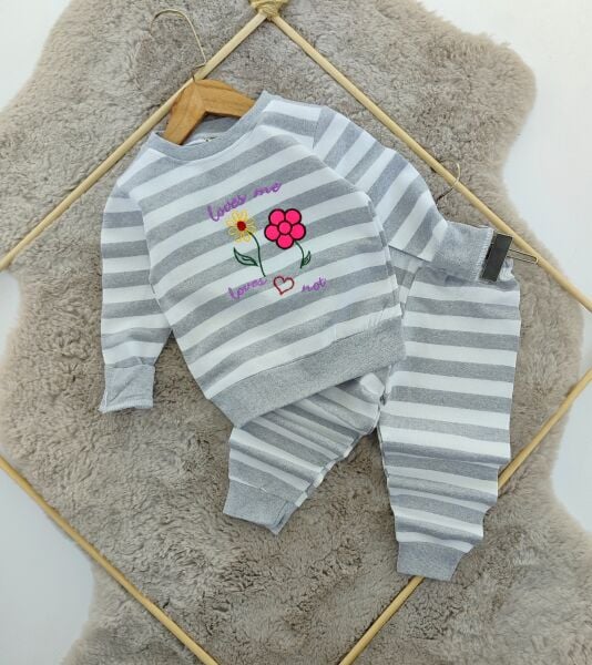 Orjinal çizgili papatya nakışlı takım