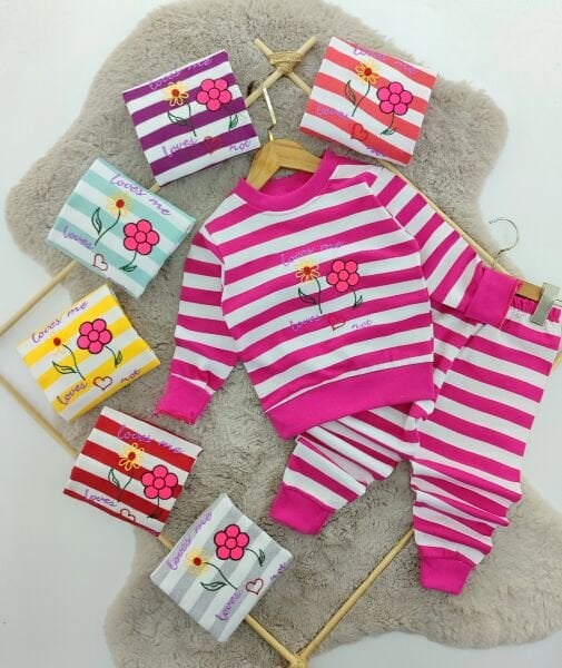 Orjinal çizgili papatya nakışlı takım