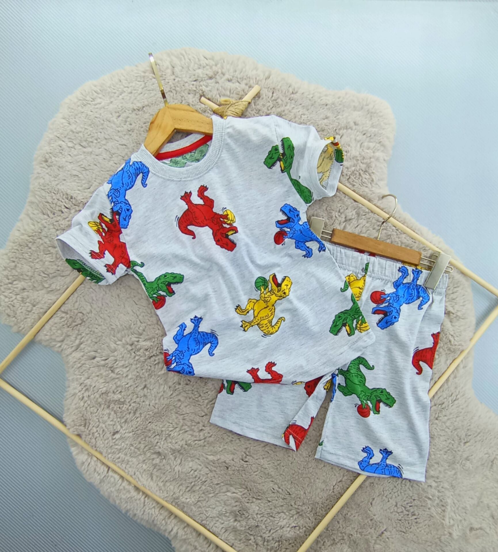 DİNAZOR  BASKİLİ  KAREKTER TAKIM